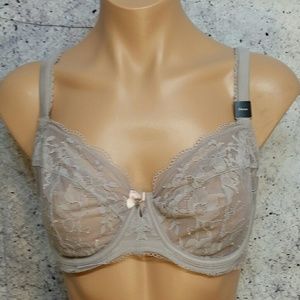 Nwt Victoria's Secret lace bra size 34DDD